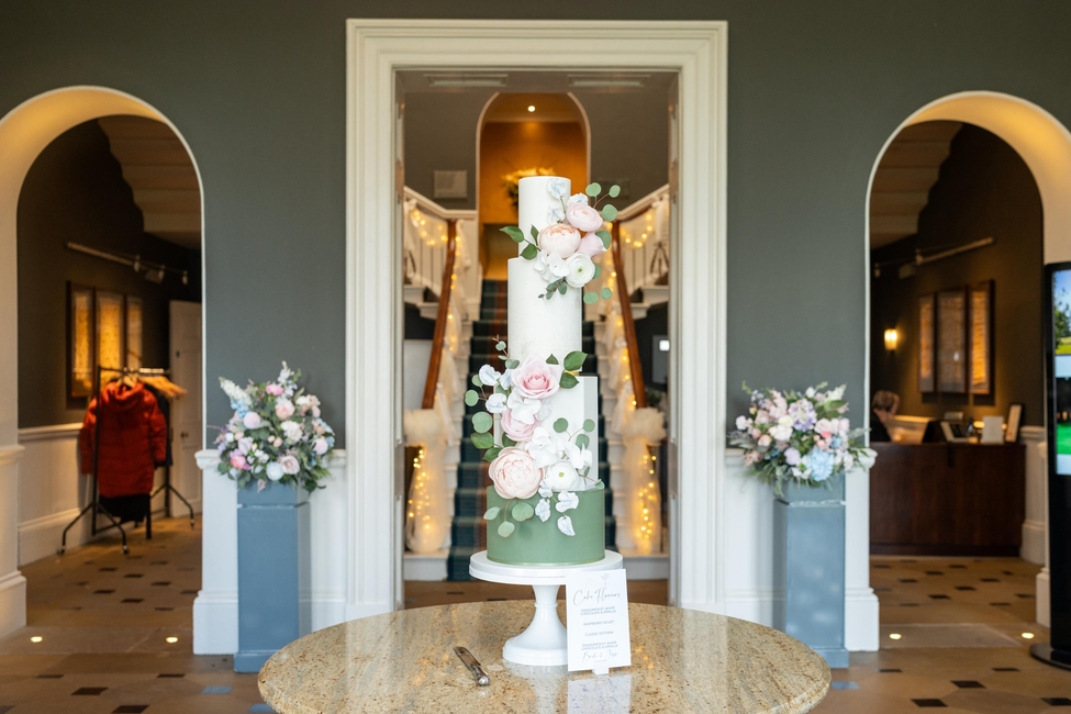 A Wedding Planners Guide to Serving Cake at Your Wedding