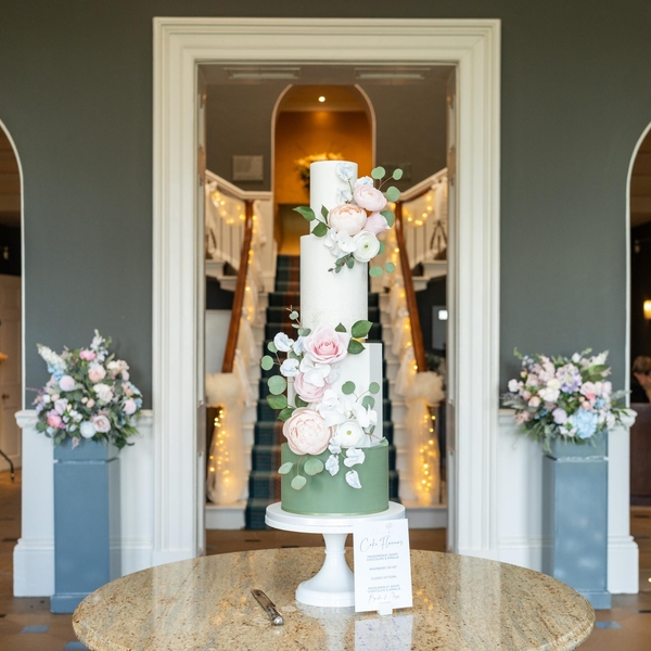 A Wedding Planners Guide to Serving Cake at Your Wedding