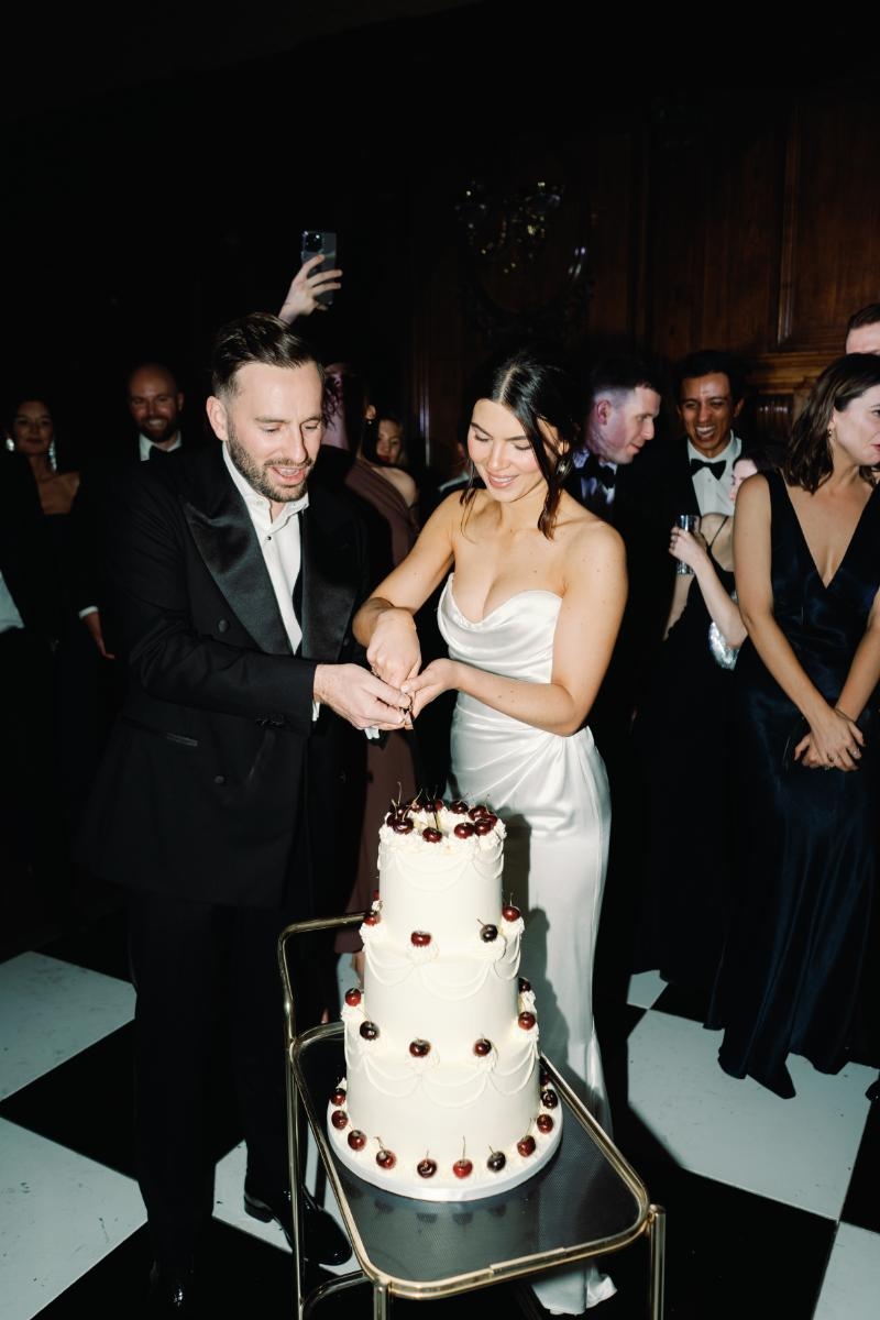 A Wedding Planners Guide to Serving Cake at Your Wedding