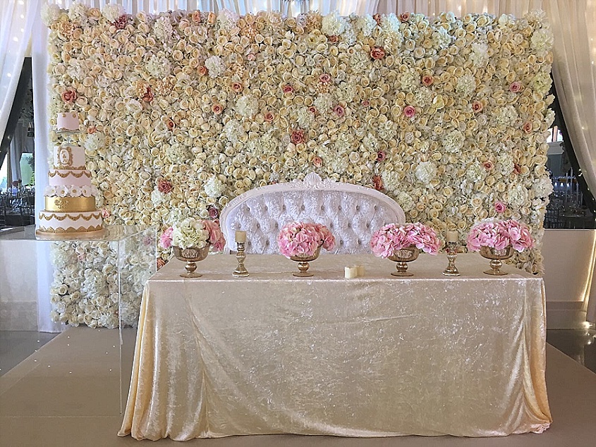 4 Show Stopping Wedding Flower Ideas - Flower Wall