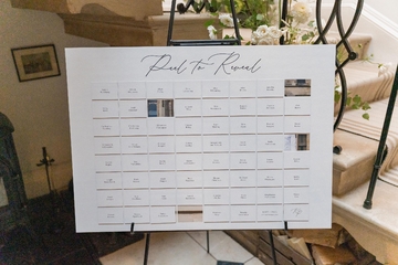 escort-card-reveal-elegant-wedding