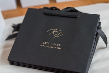 elegant-wedding-stationery-welcome-bags