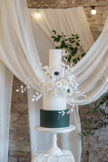 luxury-wedding-cake-design-flowers