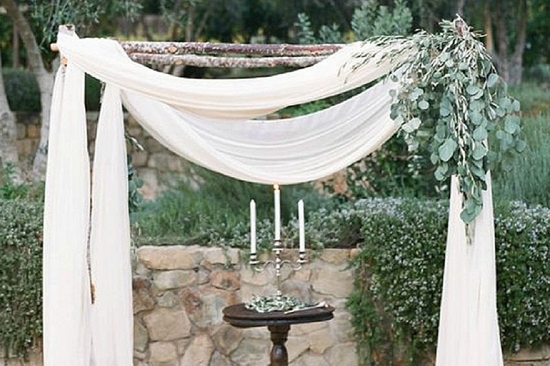 5 Stylish Ceremony Backdrop Ideas