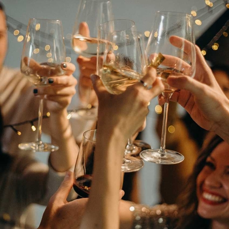 5 Reasons to Host a Corporate Party or Event